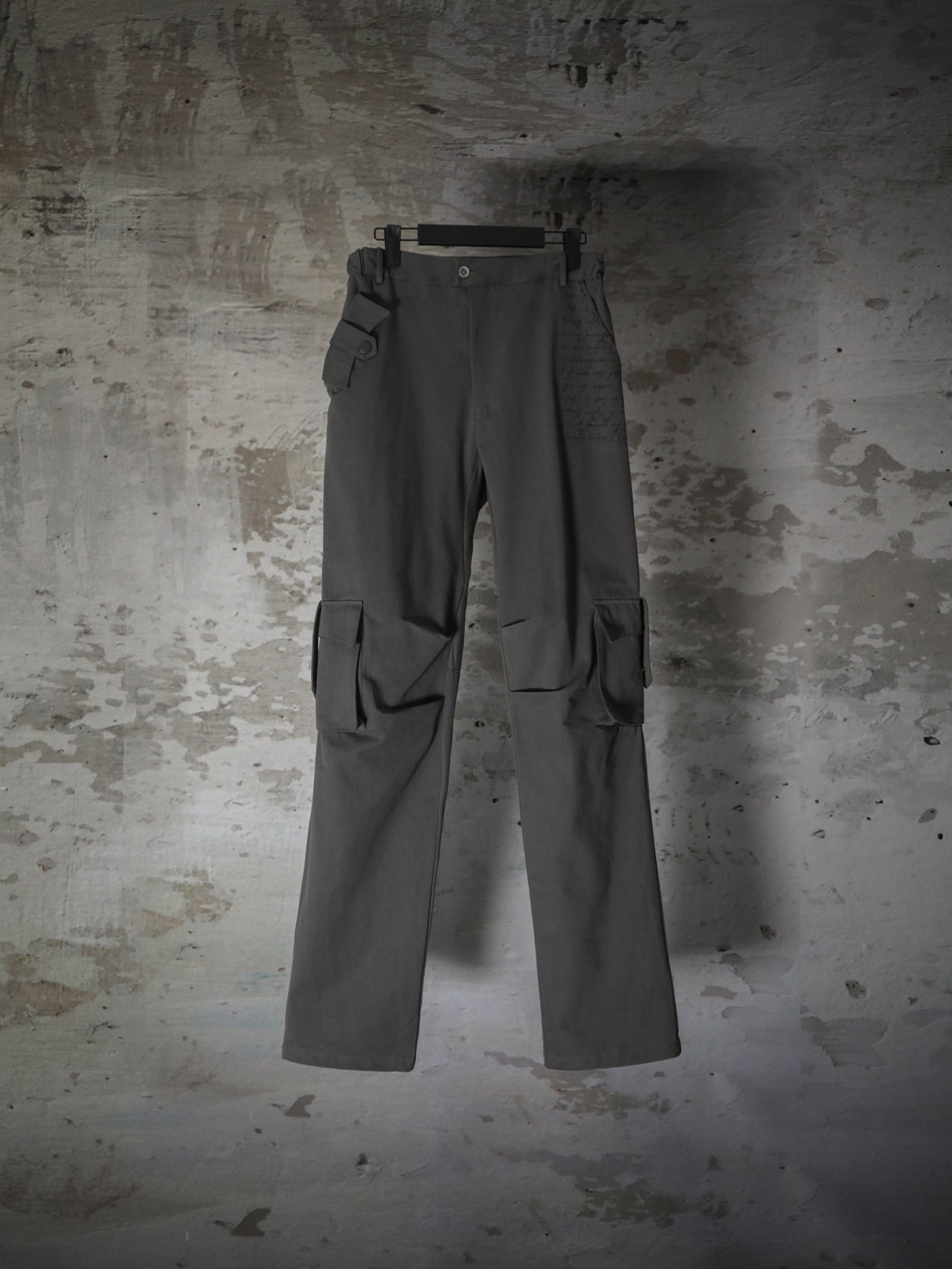 【DISCERNMENT】Straight Golden Dart Cargo Pants DISCERNMENT】Straight Golden Dart Cargo Pants (DISCERNMENT